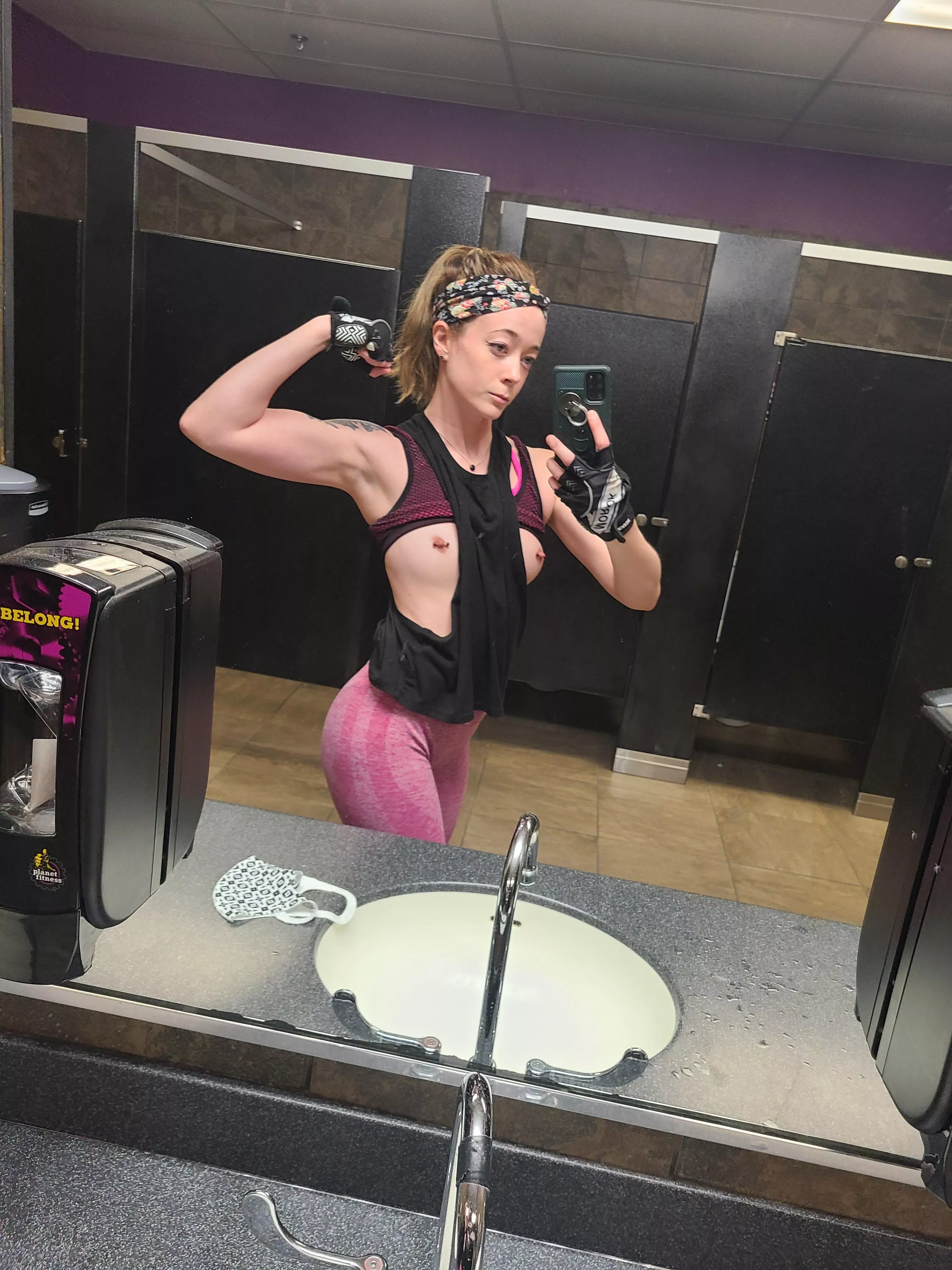 When the edibles hit as the pre-workout fades 🤗😈 posted by littlerosexo