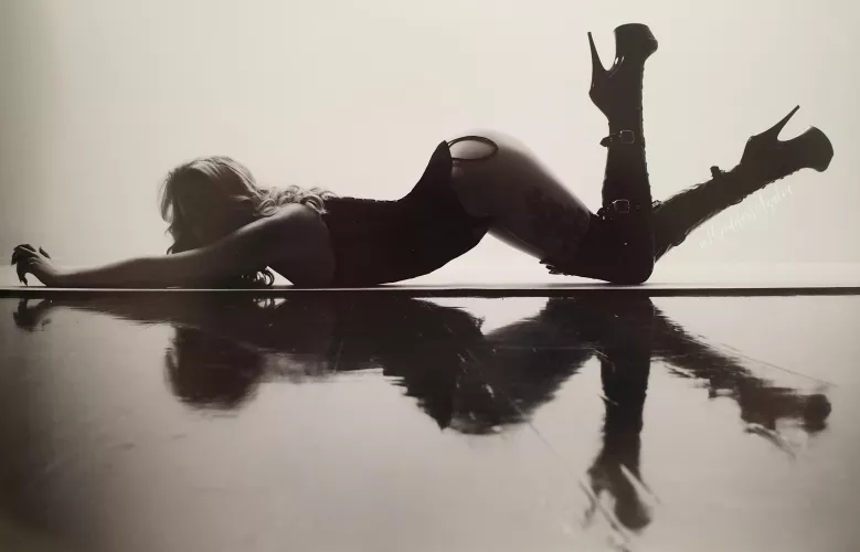 When you go to sleep tonight, you’ll be dreaming of me in these thigh high boots 💭 by GoddessAzalia