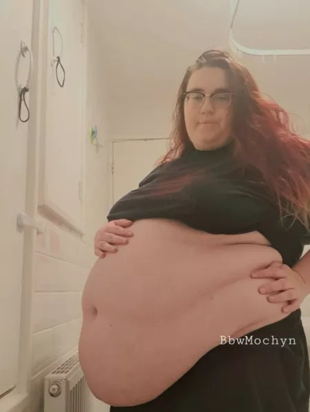 When you stuff a double belly to a * almost * single hehe. Around 9k calories and only 300 steps today and it really shows 🐖 by bbwmochyn