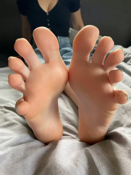 Where did your eyes go first? by averyysworld