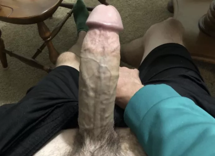 Where the size queens at 👀 by Apprehensive_Cap2217