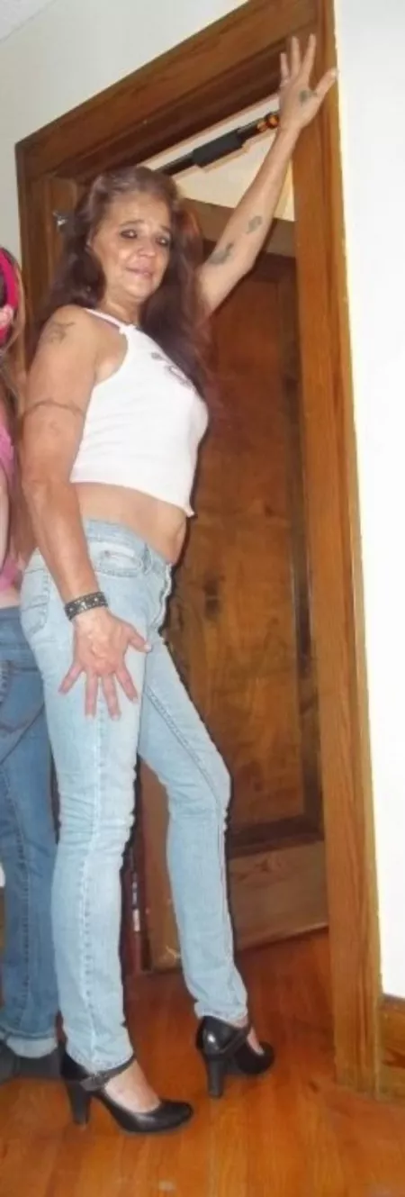 Where would you cum on my mom? by 00ez