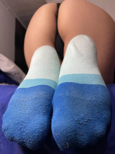 Where would you start ? My feet or my butt? 👀 by lilkittykat__