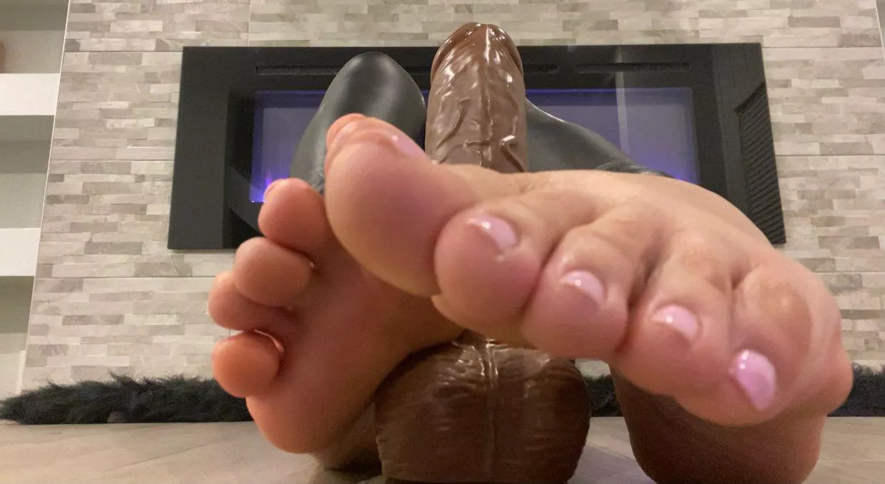 Where’s my feet lovers at posted by Punjabiprincessxx