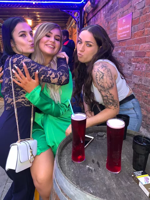 Which chav are you picking, 1, 2 or 3? by harry_over