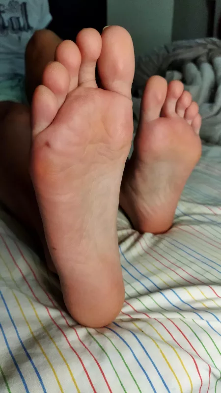 Which feet do you like the most?🤭 by sarah_connelly