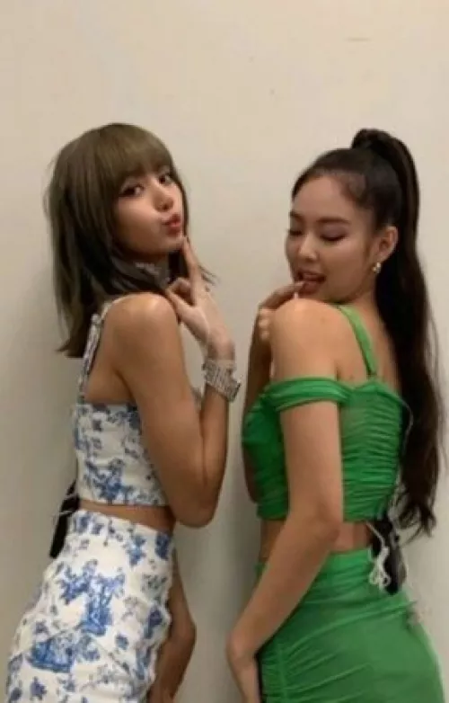 Which girl is hotter? [2] by schmucktheduck29