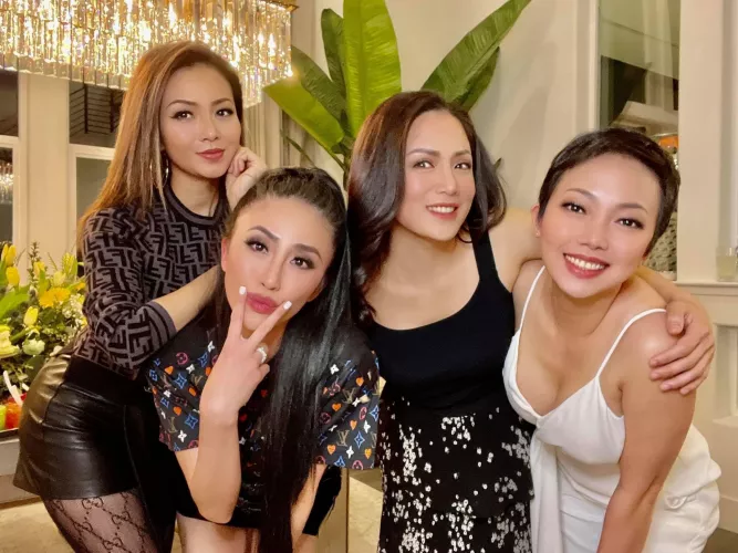 Which one [4] by Mysterious_888