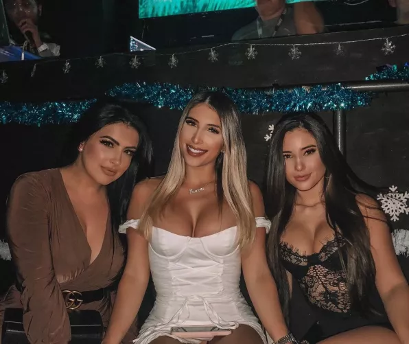 Which one ? by Patapoupi