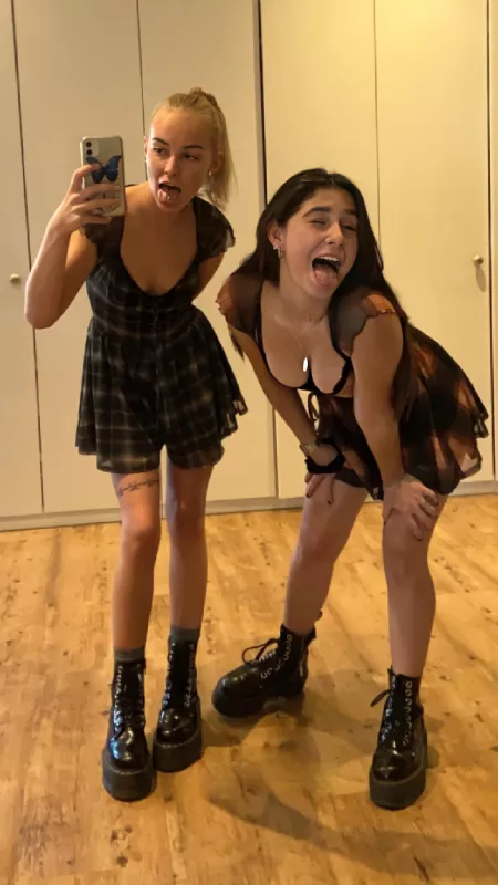 Which one?👅 by fynnyboi