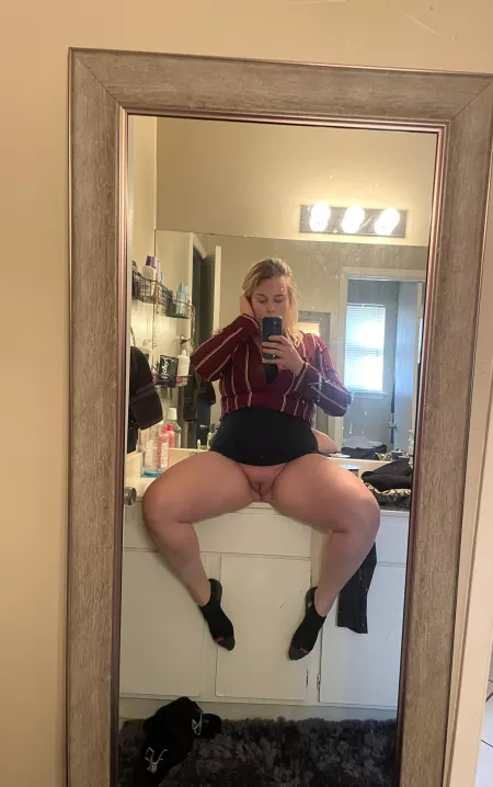 Which one of my milf holes do you want to explore? by Officallyss