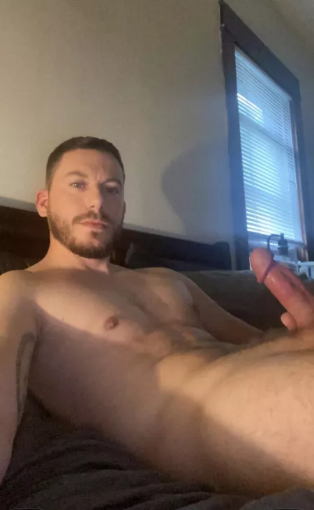 Which one of you bros can give me a hand? by ztrav28