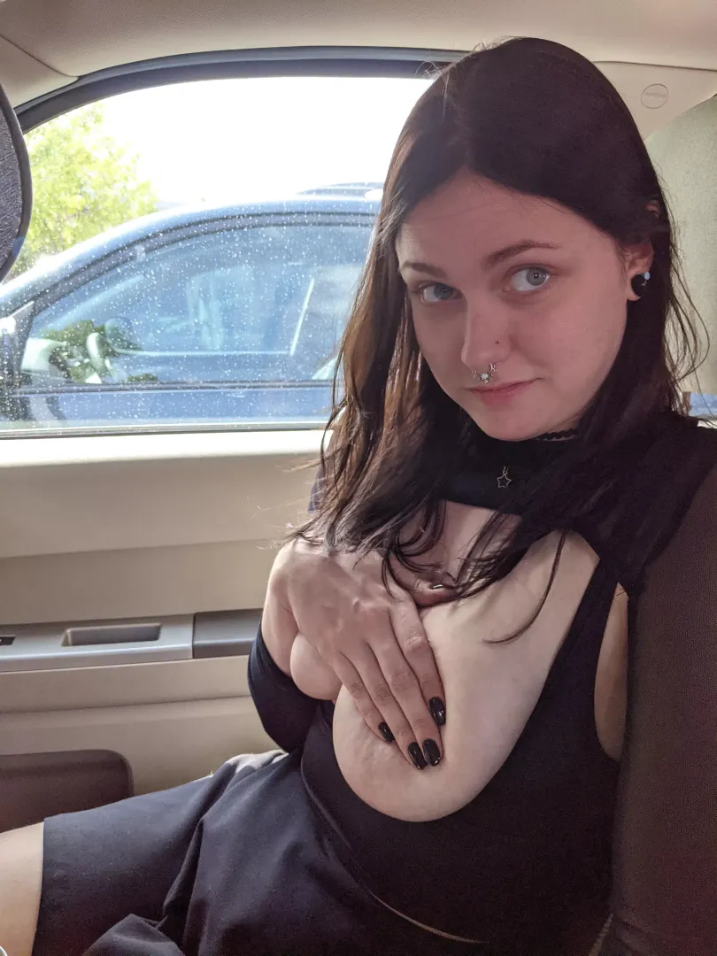 Which pair caught your 👀 first? posted by Cheezburqer