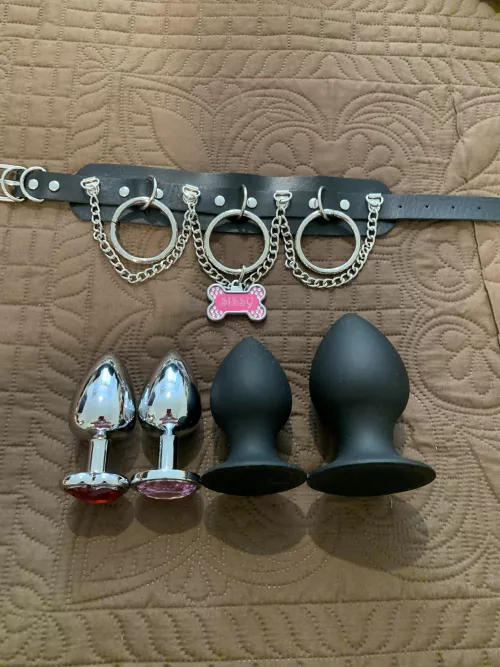 Which plug should I insert while I put on my makeup? 💋 by cd_alexandra