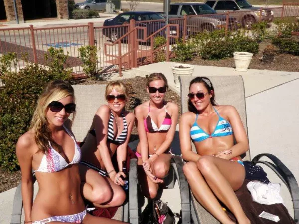 Which pool girl? by leroyjanks