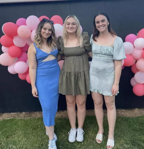 Which sister? by sirsayssubmit