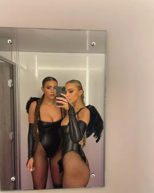 Which Sister Wore it better? by trent_bryans