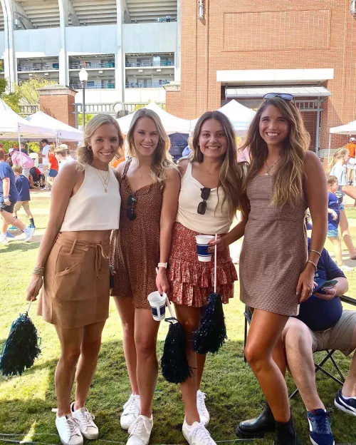 Which tailgate chick by jerkthrow7