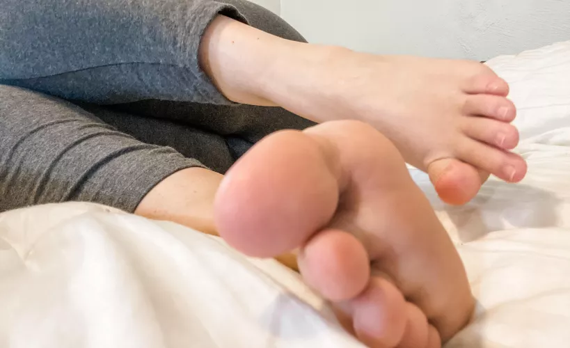 Which toe gets kissed first? by ticklemetulip