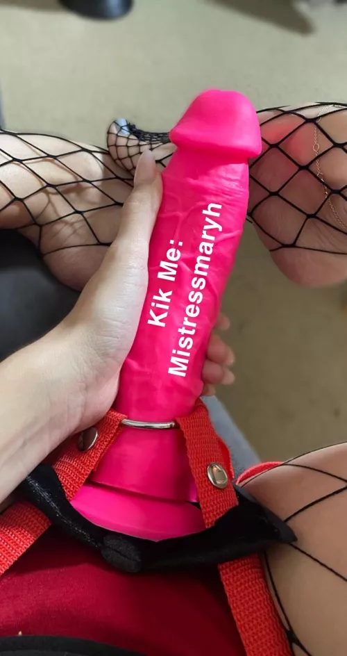 While you’re worshiping my feet you can also suck on my big cock by underling2023