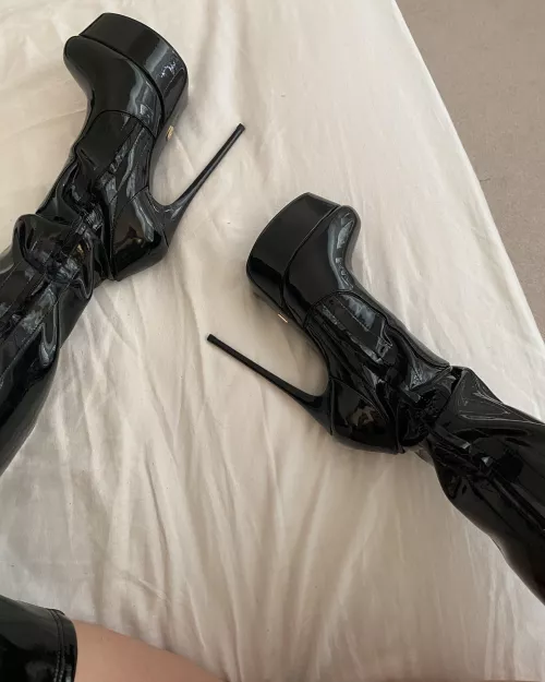 White sheets and vinyl, is there a better combo? by MaggieJones87