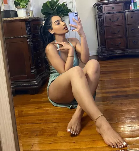 White Toes by trashableaccount1