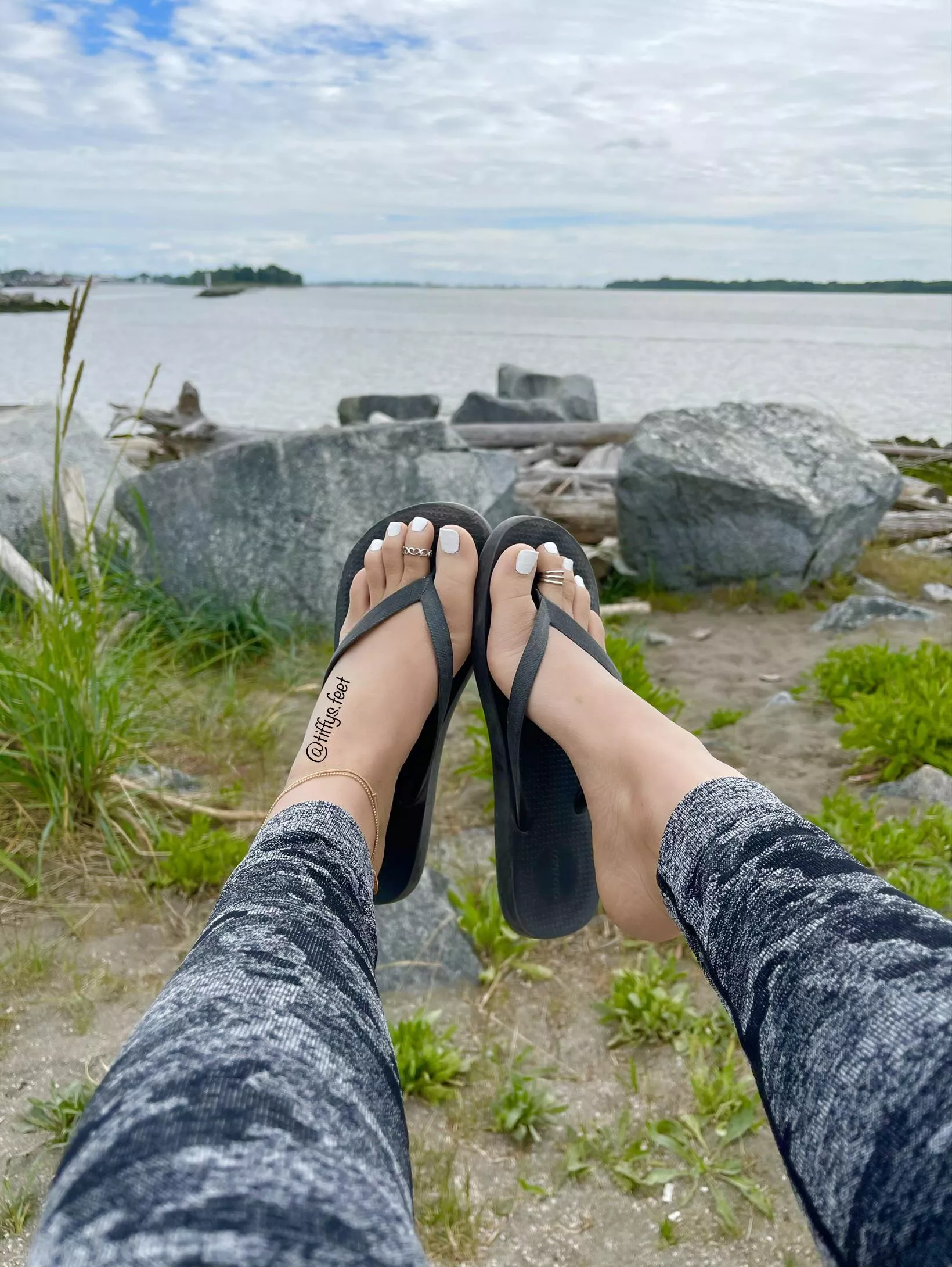 White toes and black flip flops 😘 posted by tiffysfeetxo