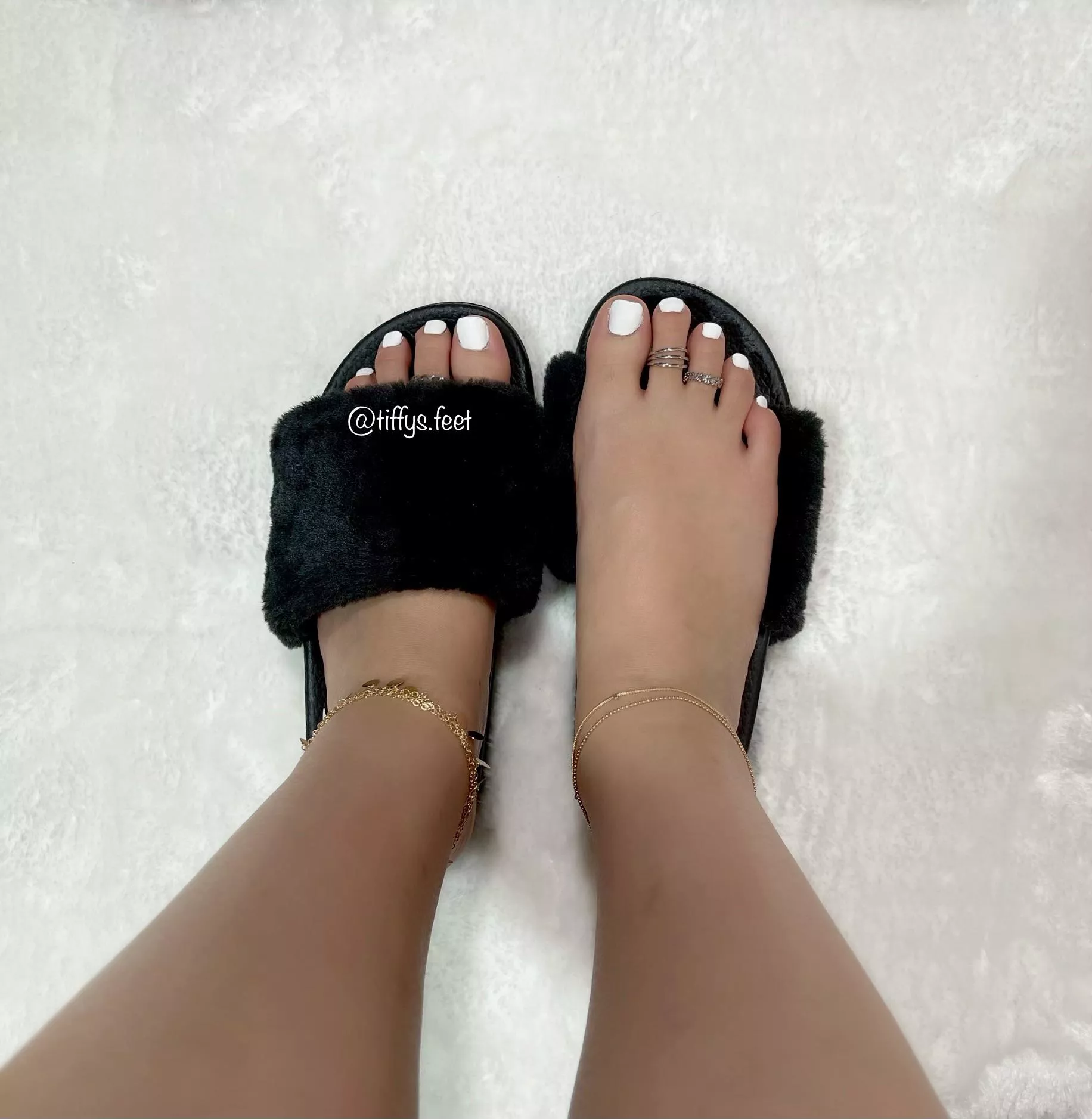 White toes & Black fuzzy slides kind of day 😘 posted by tiffysfeetxo