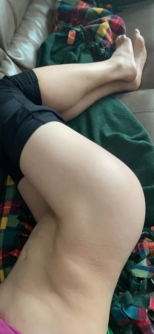 Who appreciates this photo? I find it sweet…and sexy… thoughts? 🤔 by Curious_Contact2002