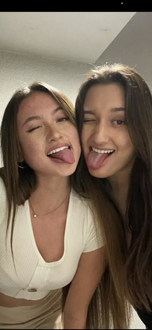 Who are you tounge kissing [2] by kingsavage678