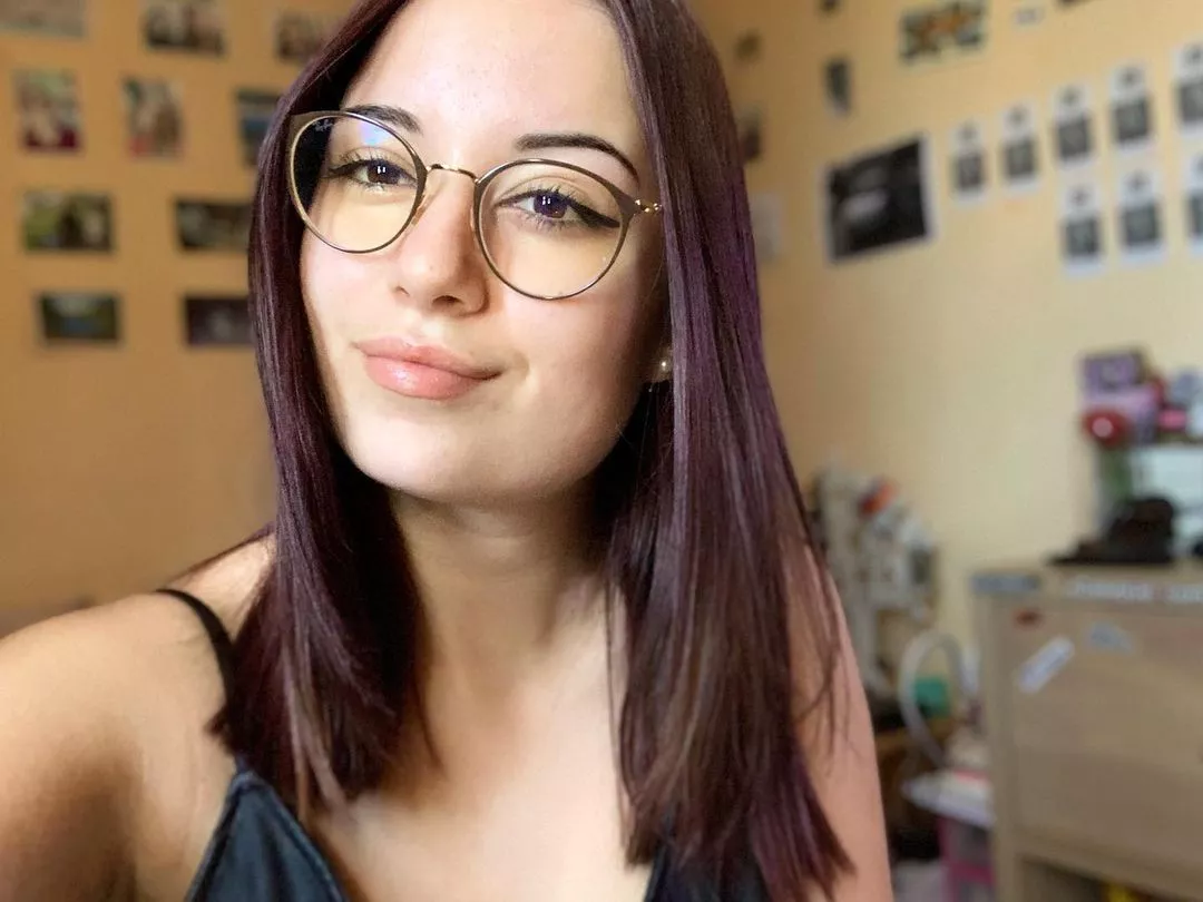 Who can cum on her ? Dm for more she's 21 posted by Boubou_AE86