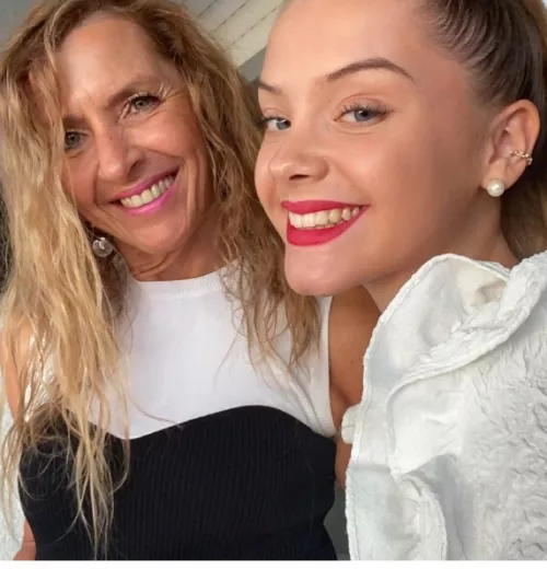 Who can tribute mom n daughter for me? by Professional_Bat_579