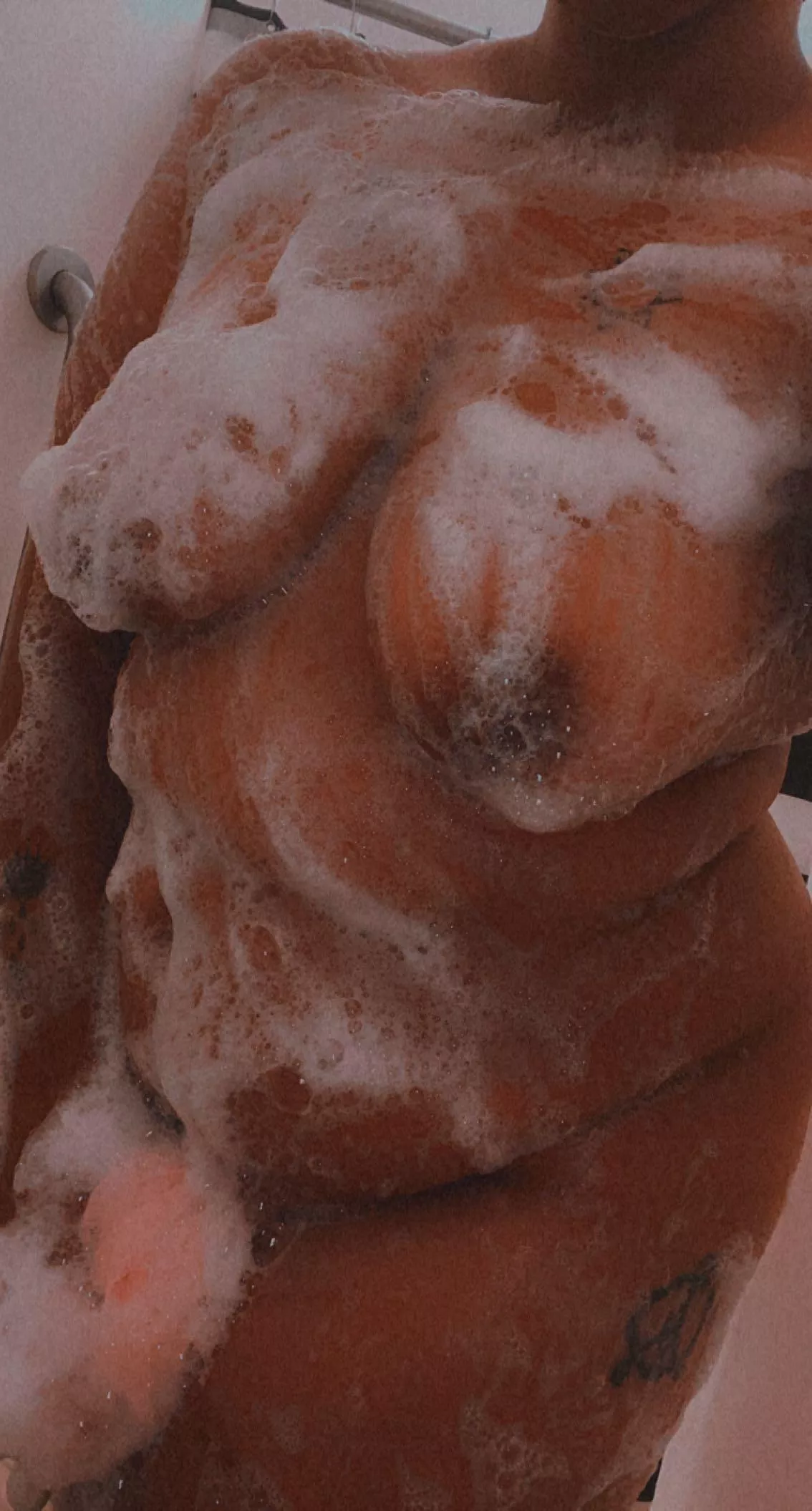 Who doesn’t like bubbles and boobs 😇 posted by LeciLou11