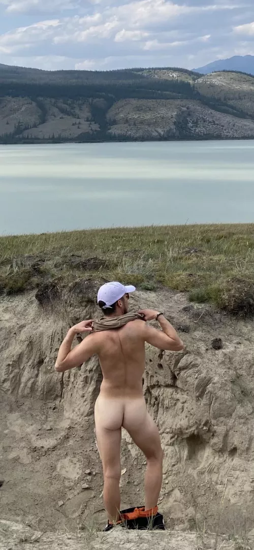 Who doesn’t love a good Colorado mountain hike? 🍑 ⛰ by TheNickTaylor