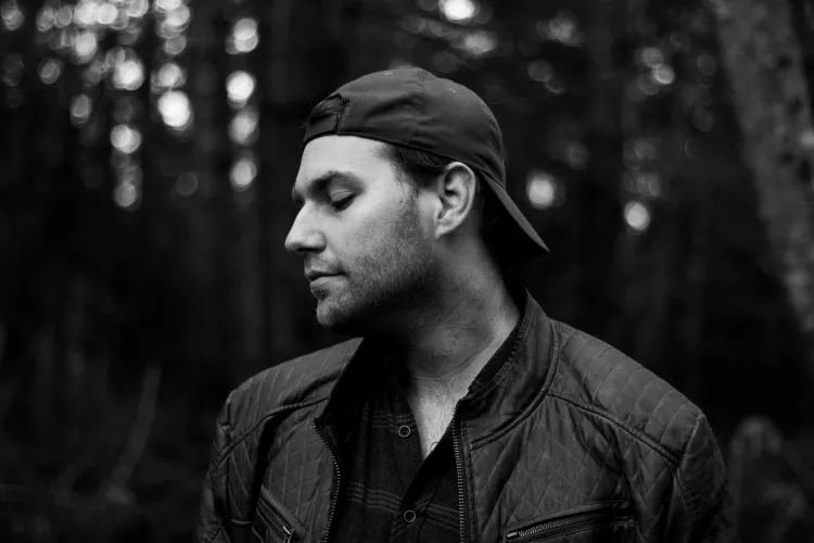 Who doesn't love a moody black and white moment? by Socpxd