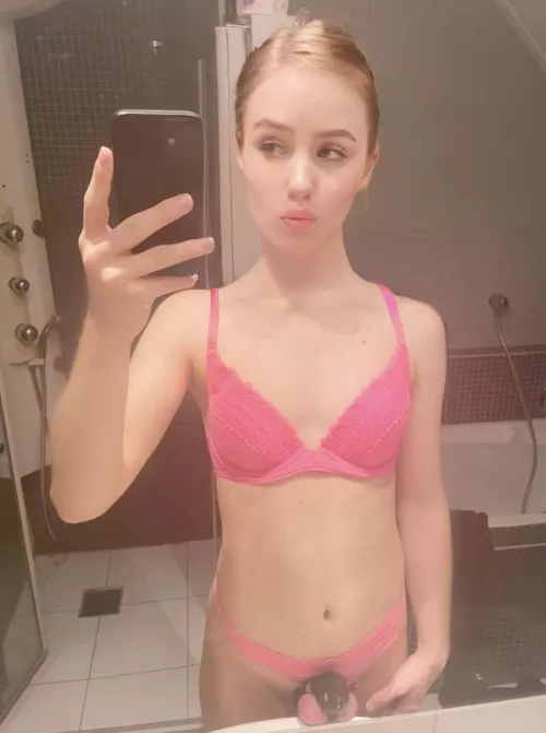 Who doesnt love pink🥴 by allwayshorny18