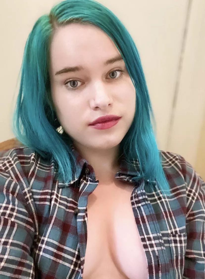 Who else is excited to wear flannels all fall? posted by shy_bi_n_ready_2_die