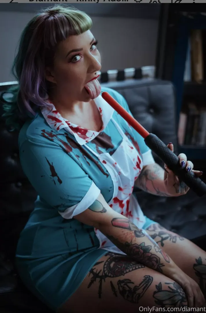 Who else is into electro play? Some Halloween fun 😈 posted by diamant_sgh