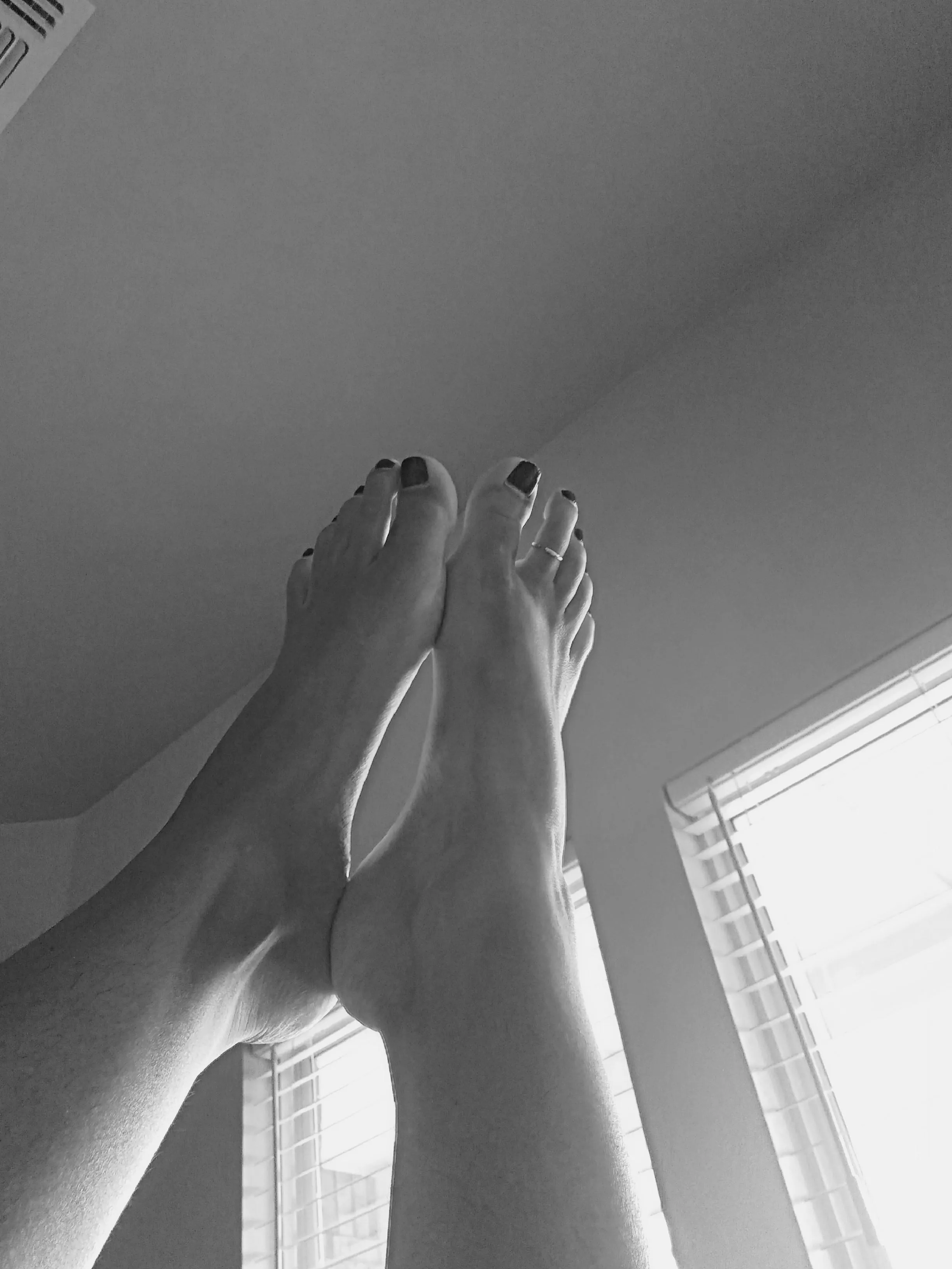 Who else loves a good B&W photo? ♡♡ posted by NaughtyyNadiaxxx