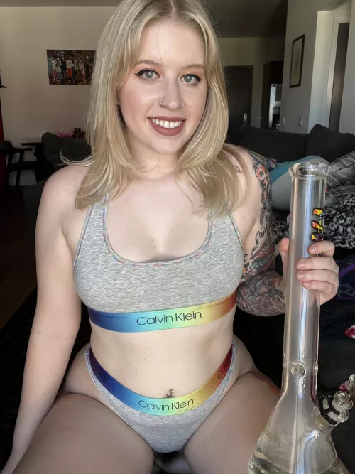 Who else would rather pack a bowl than watch the Super Bowl? 😂 by ofparkerpreroll