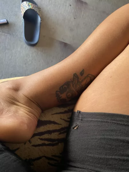 Who feels my pain by HalleBooty