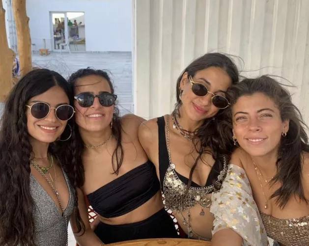 Who for a threesome? by Dependent-Purpose463