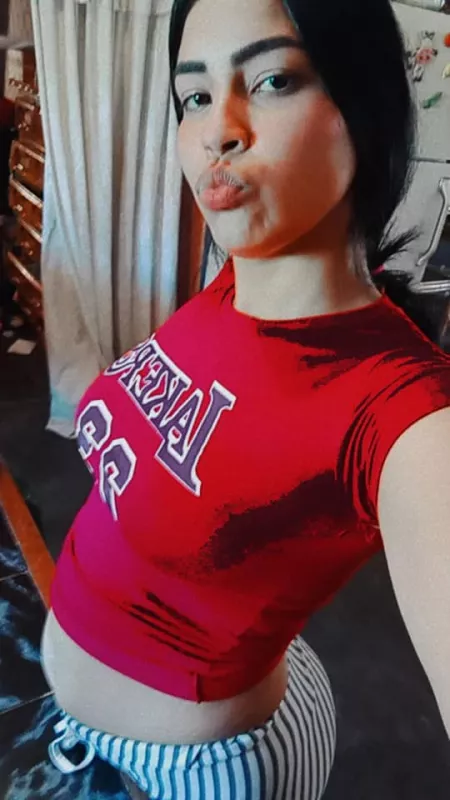 who gives me 3 pizzas? 😋😋 I want to eat a lot 😋😋 by Ok-Butterscotch-9629