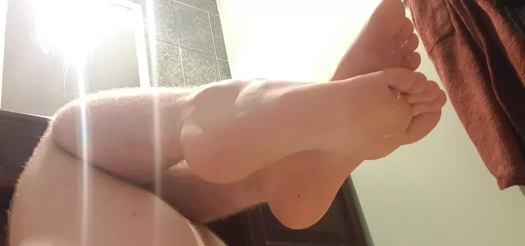 Who gonna entertain me whilst I'm bored at work? by digiking2222