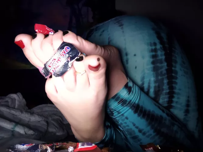 Who has a sweet tooth 👣🍭🤤 by Lilsmokahontus