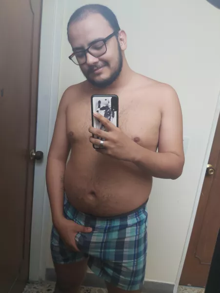 Who helps me load it? 😏😏😏 Follow me by AlejoBear98