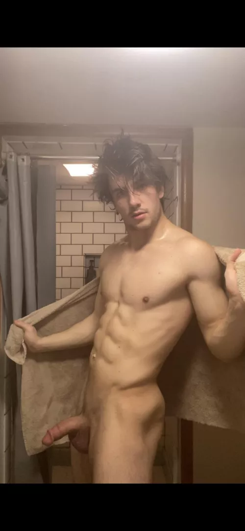 Who here has the most non existent gag reflex? by Little-Slip-8355