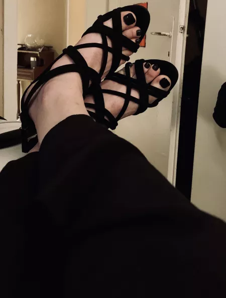 Who here is gonna fuck my feet through the heels? by Nina_FallenAngel