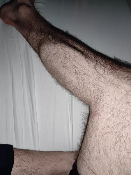Who here likes hairy calves? by TheMoonSwimmer