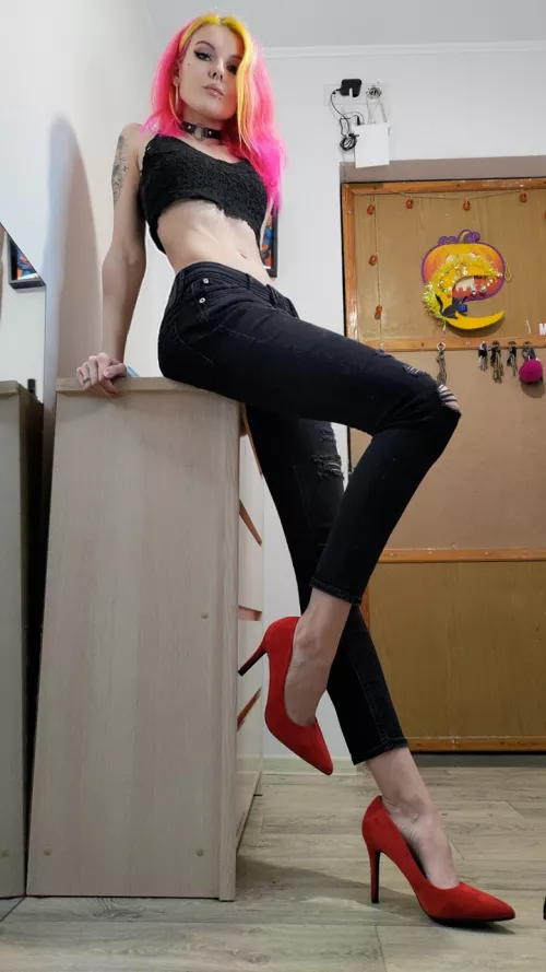 Who into tall girls? :) by lidkabanditka